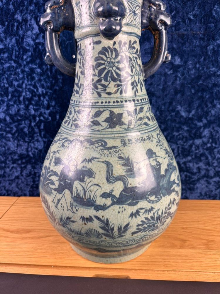 Asie XIX : Très Grand Vase En Porcelaine A Décors De Scénes Animées / H 62cm