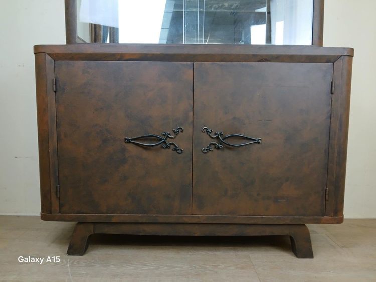 Art Deco Period Bookcase In Lacquered Wood In Faux Semblant De Tôle A Patine Rouille Circa 1930