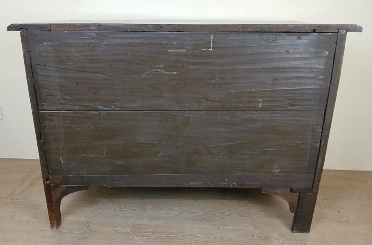 Louis XV Period Curved Chest Of Drawers In Elm And Inlaid Filets Circa 1750