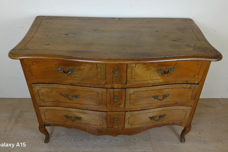 Louis XV Period Curved Chest Of Drawers In Elm And Inlaid Filets Circa 1750