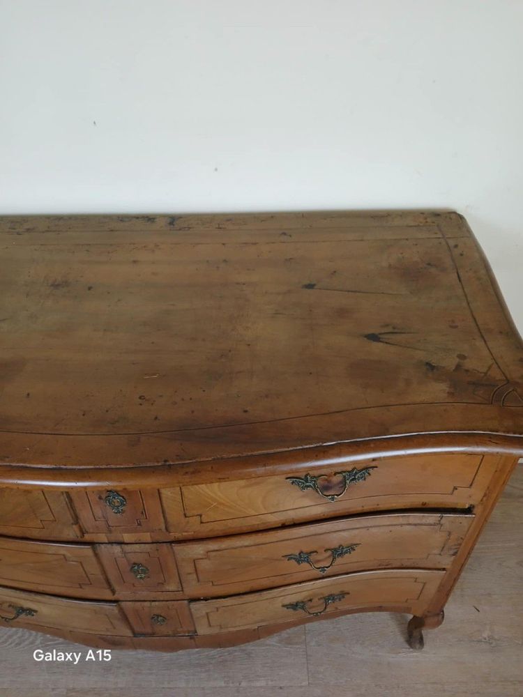 Louis XV Period Curved Chest Of Drawers In Elm And Inlaid Filets Circa 1750