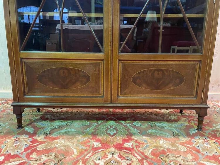 Library - English marquetry display case "Maple & Compagnie Londres"