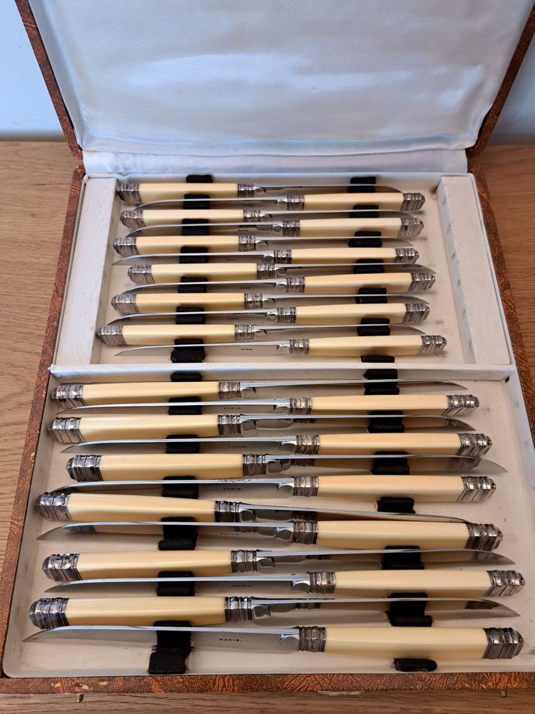 24 Knives , Ivory Bakelite , Silvered Metal , Empire , XX°.