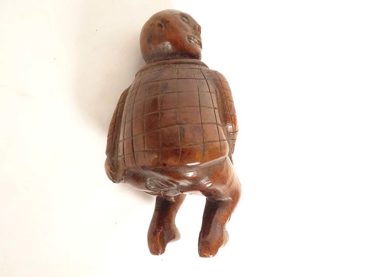 Snuffbox Boxwood Carved Crouching Figure Father Colic Folk Art