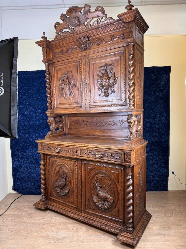 Credenza da caccia in rovere massiccio in stile rinascimentale del 1850 circa