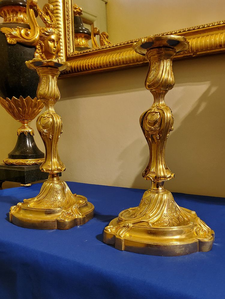 Pair of Rocaille Louis XV gilded chased bronze candlesticks 19th century