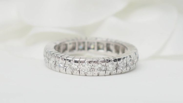 American wedding band in platinum and diamonds 0.92ct