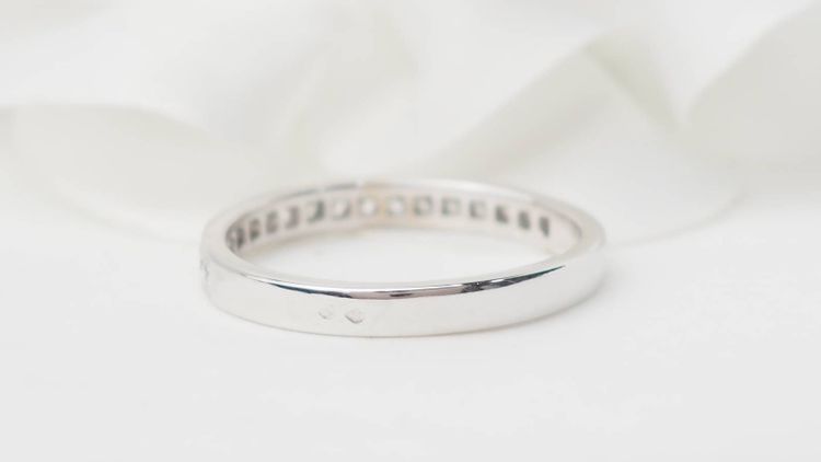 Half wedding band in white gold and diamonds 0.50ct