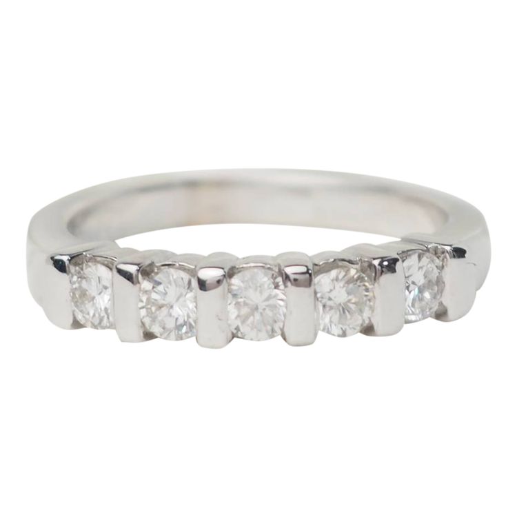 Half wedding band in white gold and diamonds 0.60ct