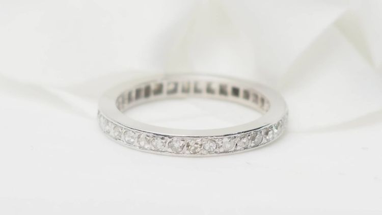 Wedding band in white gold and diamonds 0.35ct