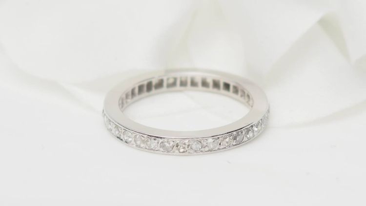 Wedding band in white gold and diamonds 0.35ct