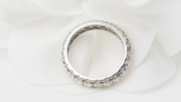 American wedding band in white gold and diamonds 0.88ct