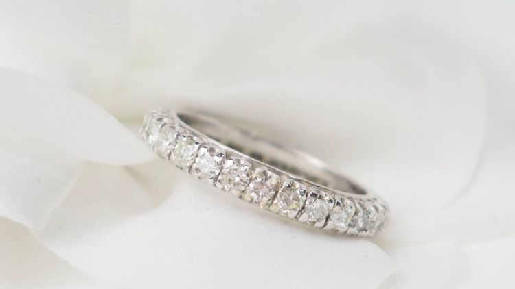 American wedding band in white gold and 1.12ct diamonds