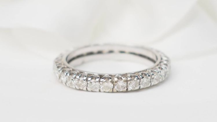 American wedding band in white gold and 1.12ct diamonds