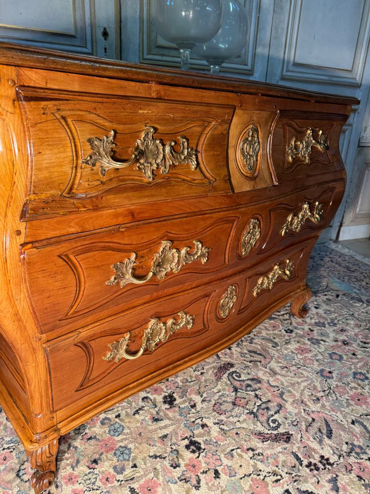 18th century Louis XV chest of drawers