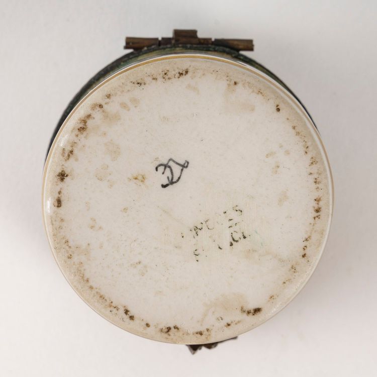 A Small Porcelain Pill Box, 20th Century