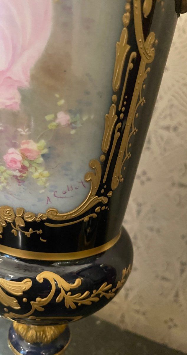 Vases En Porcelaine Bleu De Sèvres XIX Siècle