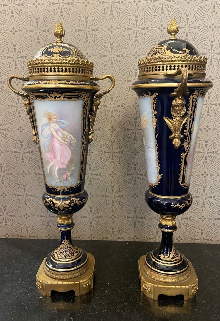 Vases En Porcelaine Bleu De Sèvres XIX Siècle