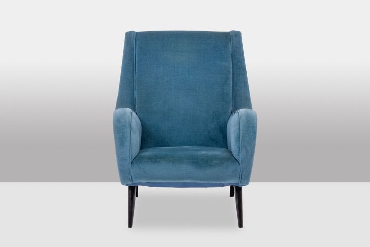 Blue velvet armchair, beech frame. Circa 1950. LS4410409A