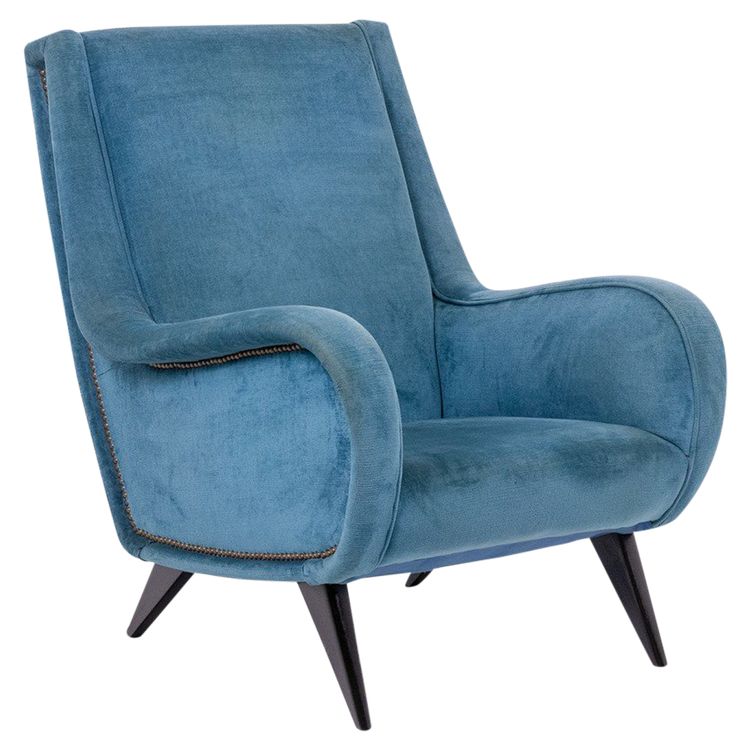 Blue velvet armchair, beech frame. Circa 1950. LS4410409A