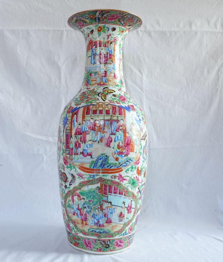 Very large polychrome and gilded Canton porcelain vase - China, 19th century - 65cm