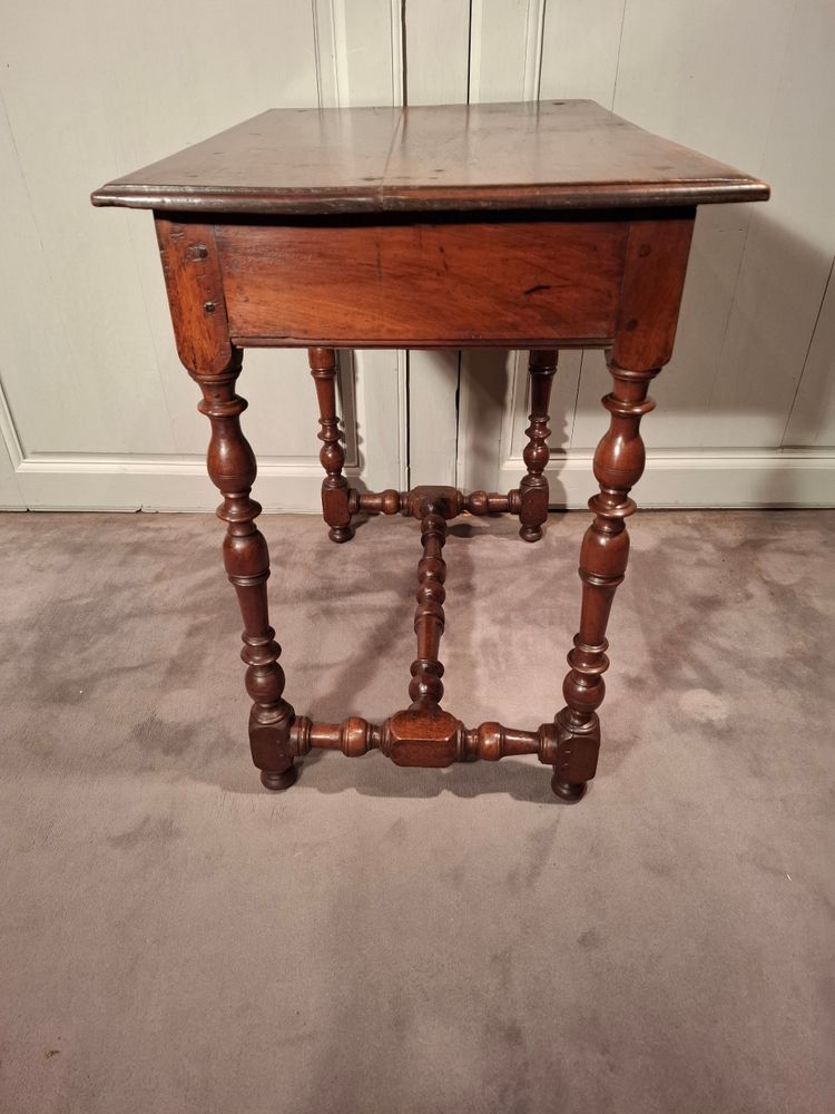 Small Louis XIII walnut table from the late 17th, early 18th century.