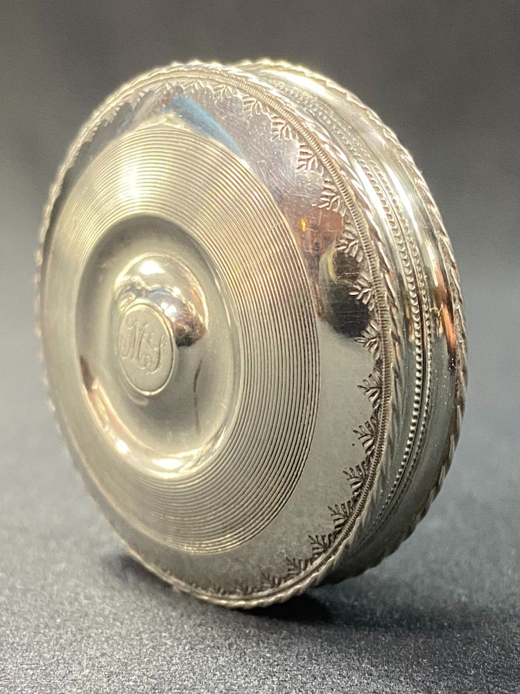 Pill box in solid silver with guilloché Netherlands 19th century with monogrammed decoration