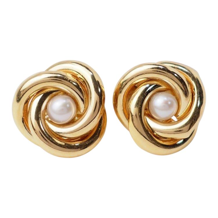 Pair of earrings in yellow gold and cultured pearl