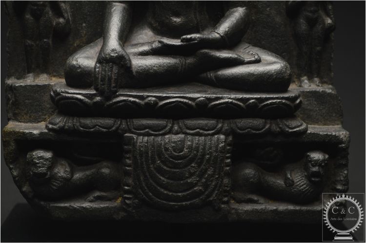 Indien, Pāla-Sena-Dynastie, 10.-12. Jahrhundert, Fragment einer Steinstele mit Buddha-Darstellung