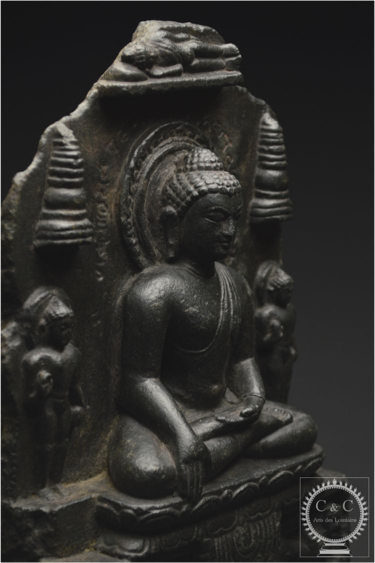 Indien, Pāla-Sena-Dynastie, 10.-12. Jahrhundert, Fragment einer Steinstele mit Buddha-Darstellung