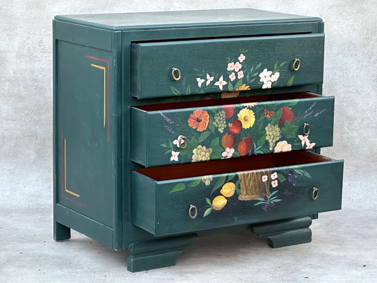 Chest of drawers