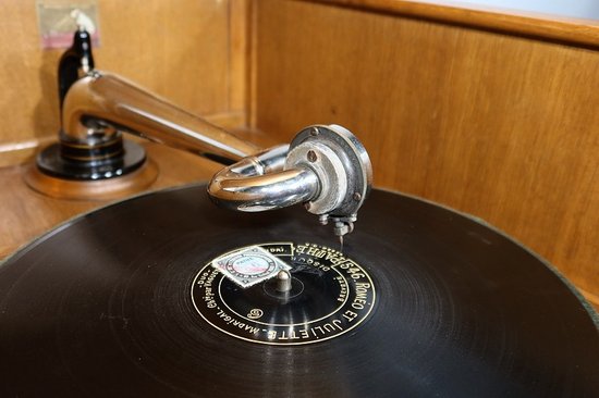  Gramophone Music Cabinet "His Master's Voice" - Inizio XX secolo