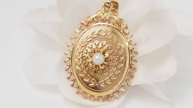 Yellow gold and cultured pearl cassolette pendant