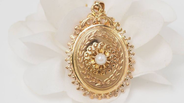 Yellow gold and cultured pearl cassolette pendant