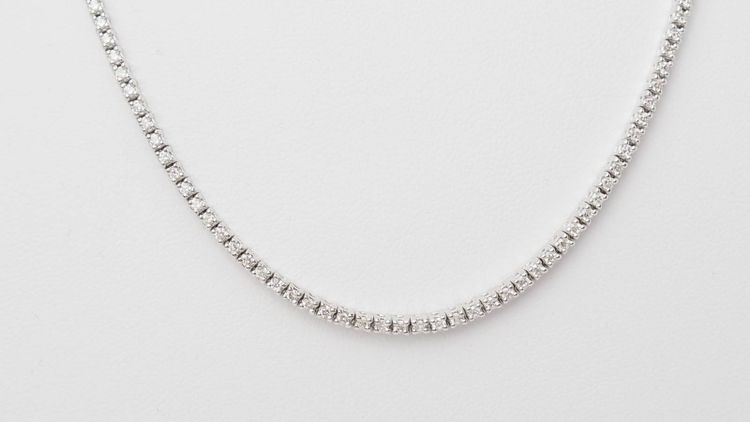 River necklace in white gold and diamonds 2.37cts