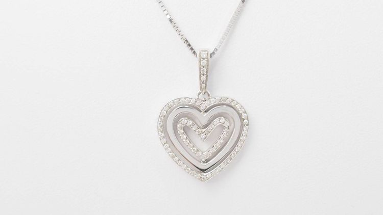 Collier pendentif multi Coeurs en or blanc et diamants