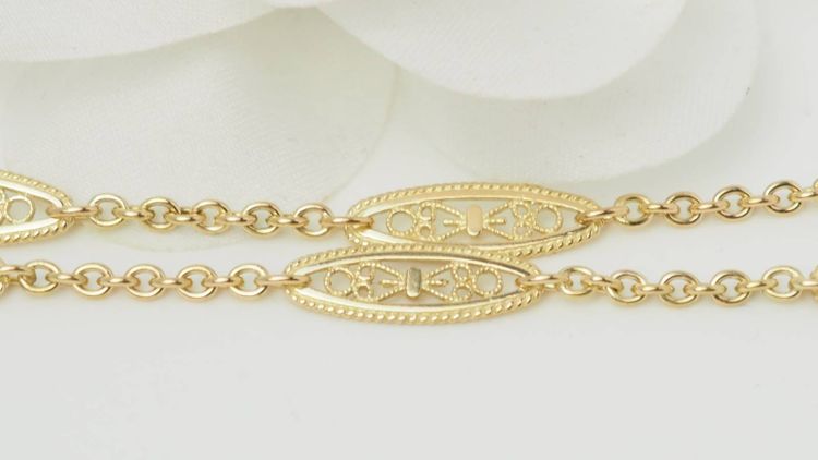 Filigree necklace in yellow gold