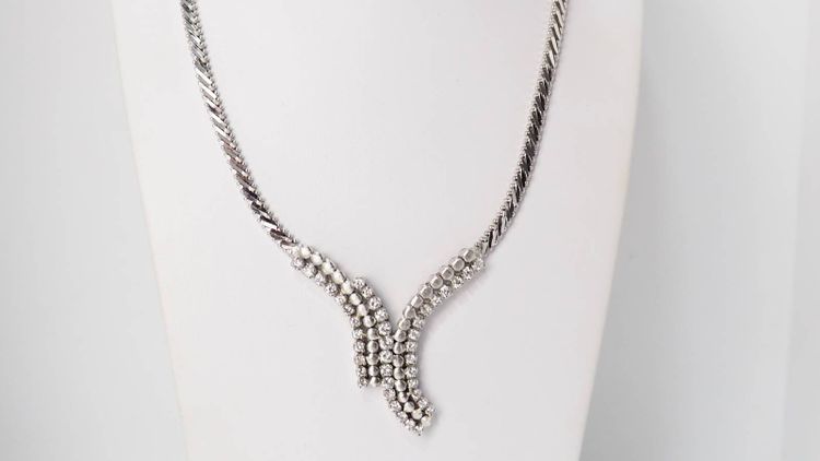 Collier de luxe en or blanc et diamants