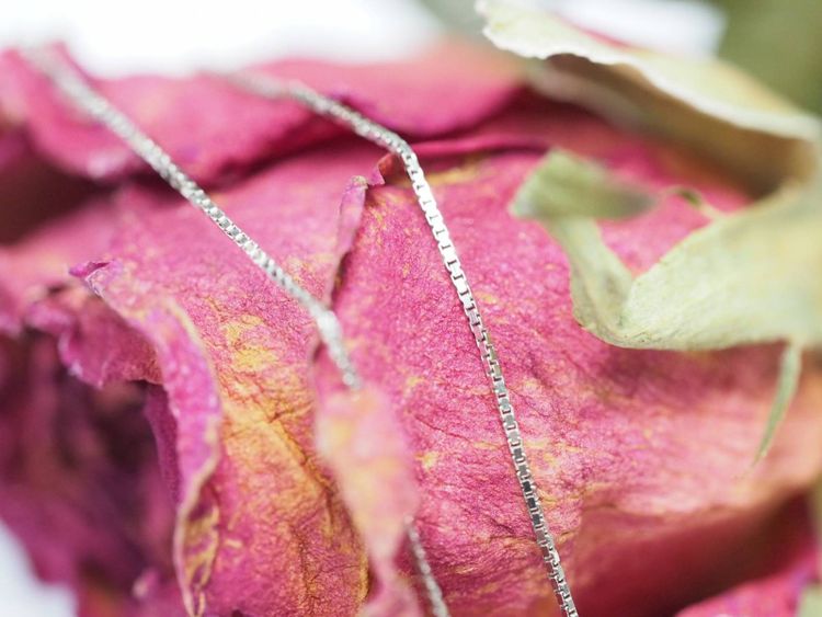 White gold necklace with 4 hearts