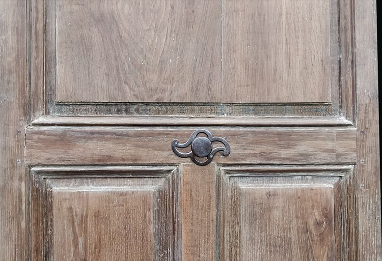 Porta antica in quercia con lavorazione del metallo del XVIII secolo ZK