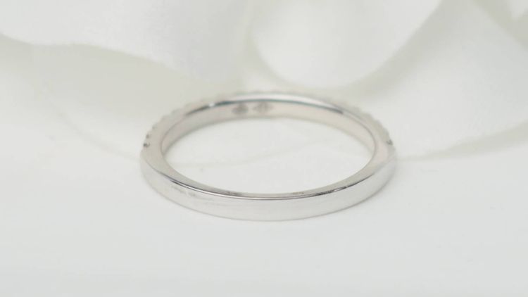 Half wedding band in white gold and diamonds 0.25ct