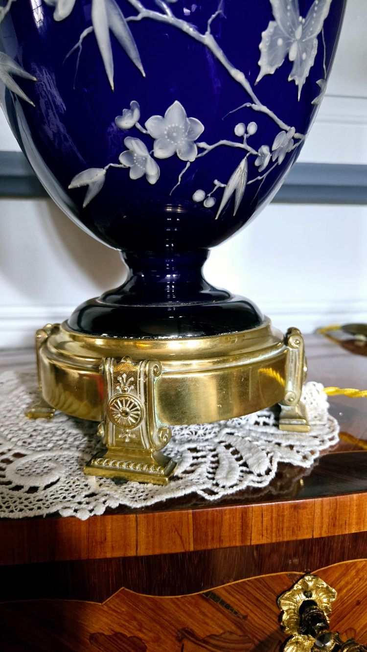 Lampe en porcelaine bleu nuit aux papillons XIX ème