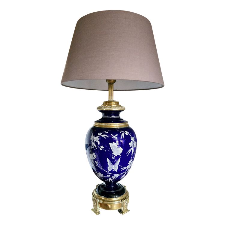 Lampe en porcelaine bleu nuit aux papillons XIX ème