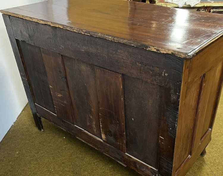 Commode Lyonnaise Galbée époque Louis XV En Noyer Massif