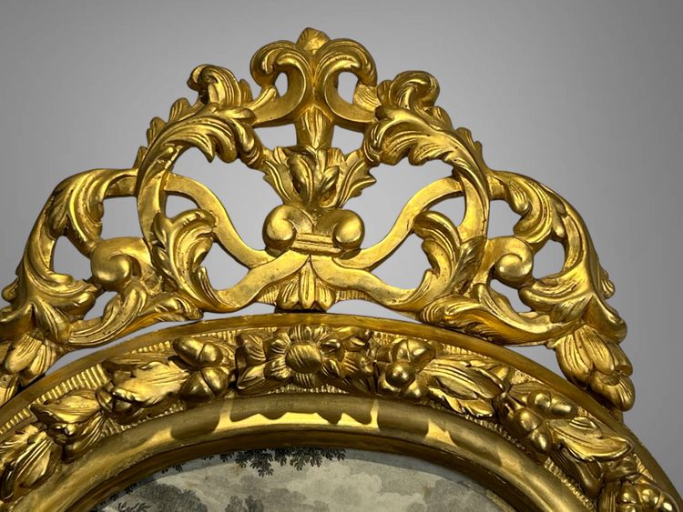 EIGHTEENTH CENTURY OVAL FRAME IN GILDED SCULPTTED WOOD AND ITS FURNACED FRONTIER