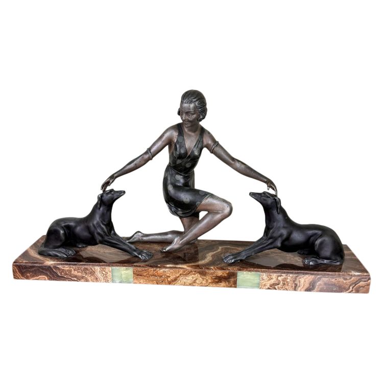 G. Arisse (1920) : élégante Aux Dogues Sculpture. épreuve En Régule à Double Patine