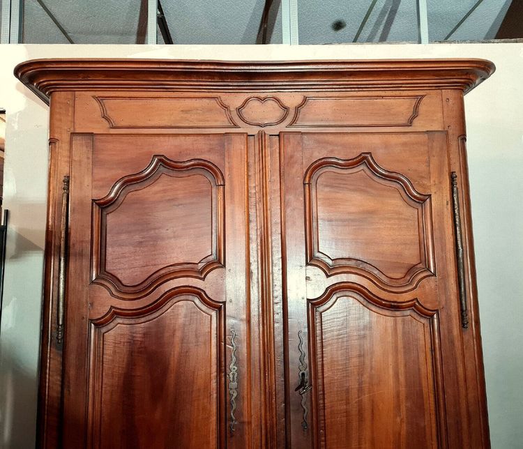 Armoire Bourguignonne Louis XIII period In Solid Walnut