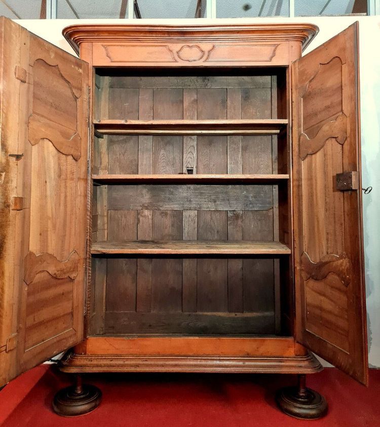 Armoire Bourguignonne Louis XIII period In Solid Walnut