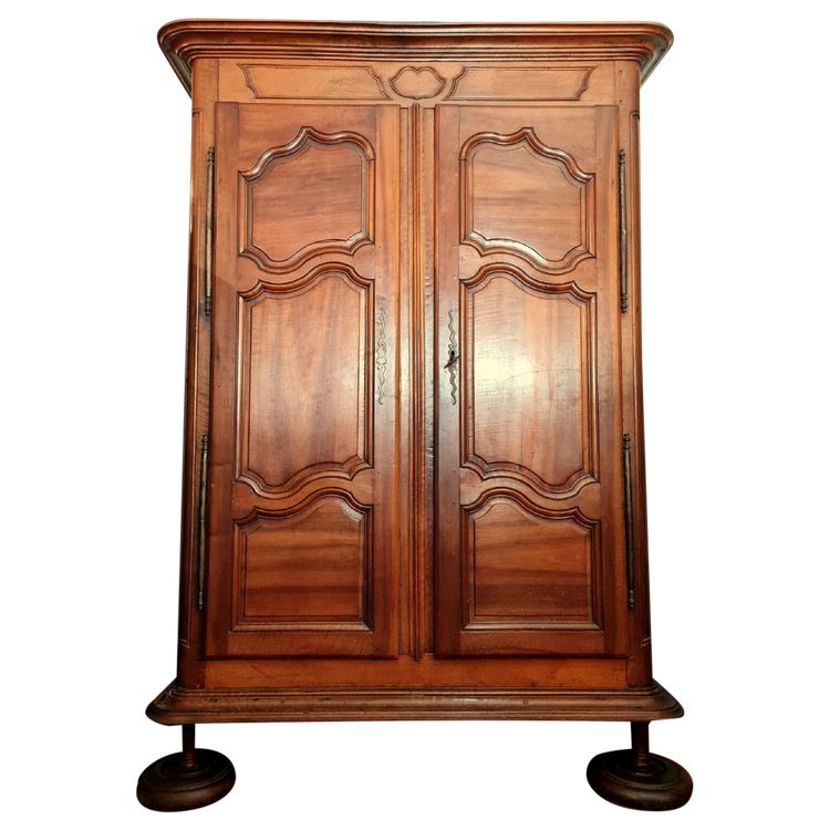 Armoire Bourguignonne Louis XIII period In Solid Walnut