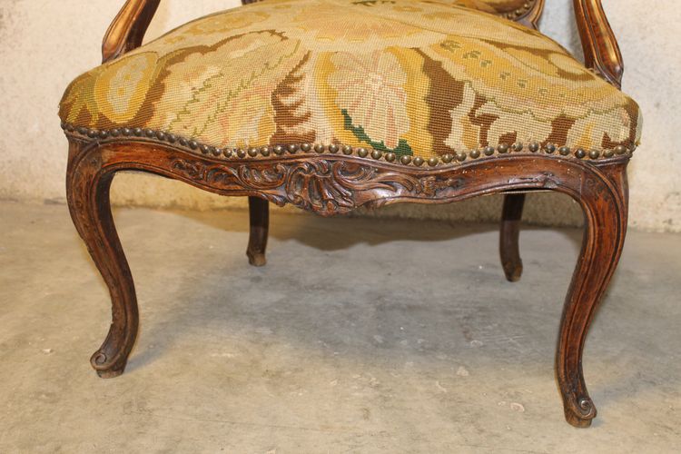 Large Louis XV period carved and molded walnut armchair with flat Queen back 18th century